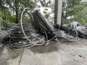 Bobine di cavi in alluminio e ferro separati per il riciclo