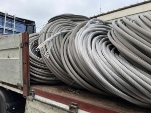 Rottami di cavi nudi recuperati da linee elettriche dismesse