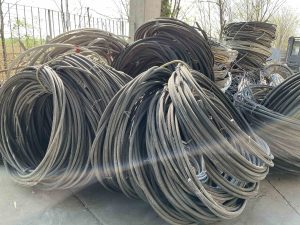 Cavi conduttori in alluminio e acciaio pronti per essere trasformati