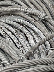 Lavorazione di cavi conduttori metallici presso impianti Re-all