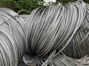 Rottami di cavi elettrici in alluminio e ferro destinati al riciclo