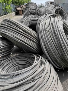 Bobine di cavi in alluminio e ferro separati per il riciclo