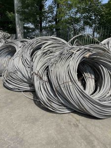 Rottami di cavi elettrici in alluminio e ferro destinati al riciclo